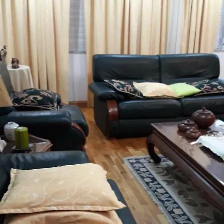 In Portela Near The Airport アパート